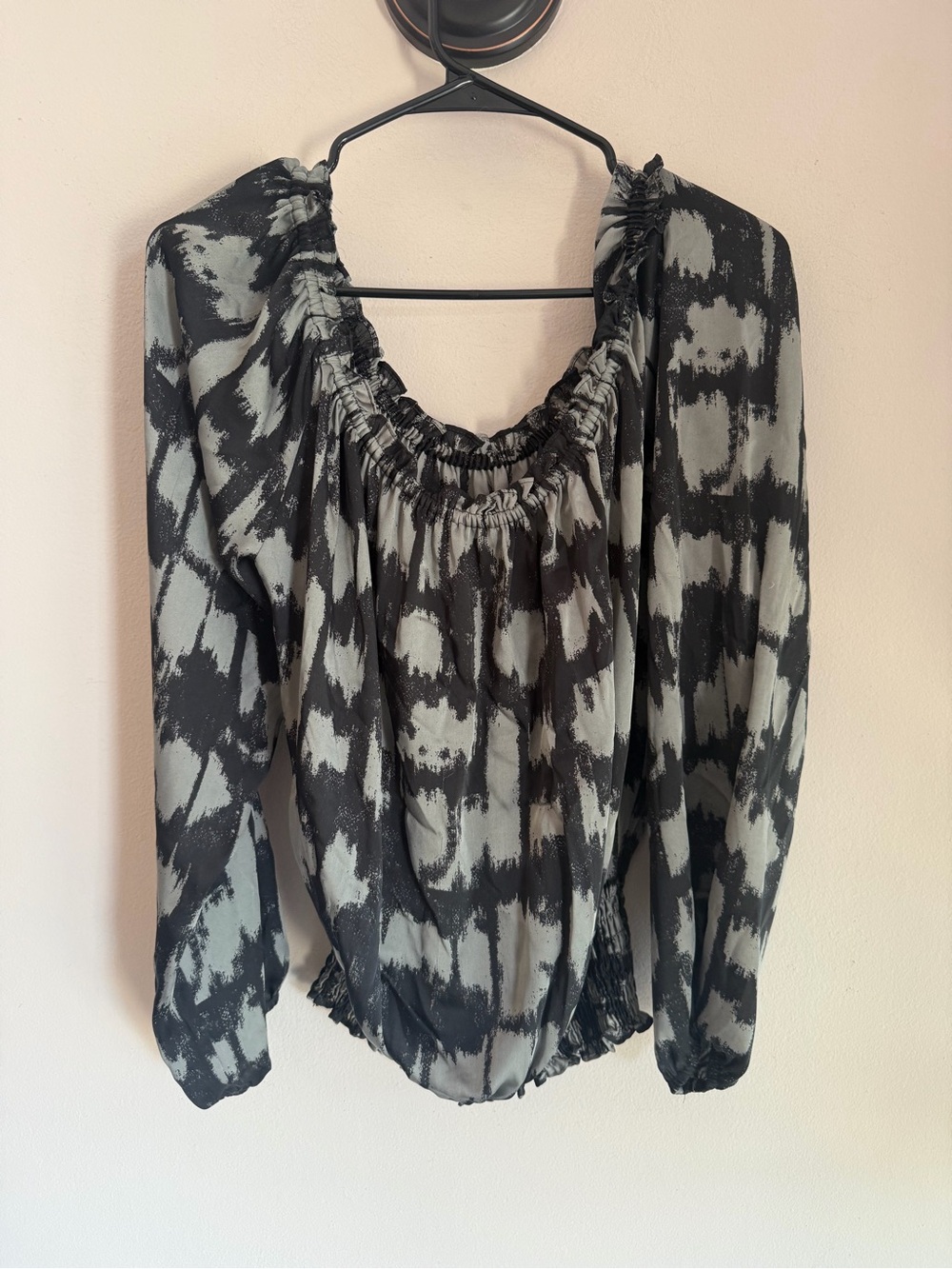 Michael Kors Womens Grey Black Ikat Print Off The Shoulder Smocked Blouse Large